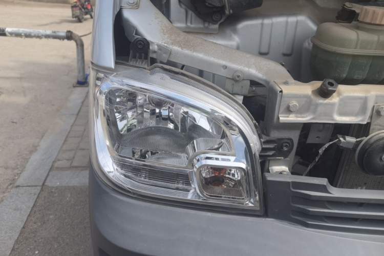 Used Wuling Zhiguang 2020 1.2L Practical Model China VI LSI Right Front Headlight