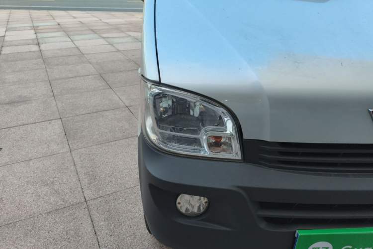 Used Wuling Zhiguang 2020 1.2L Practical Model China VI LSI Right Front Headlight