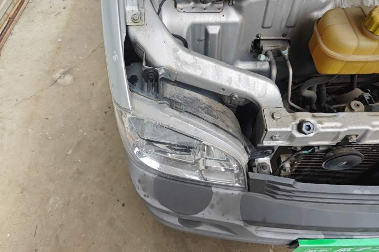 Used Wuling Zhiguang 2020 1.2L Practical Model China VI LSI Right Front Headlight