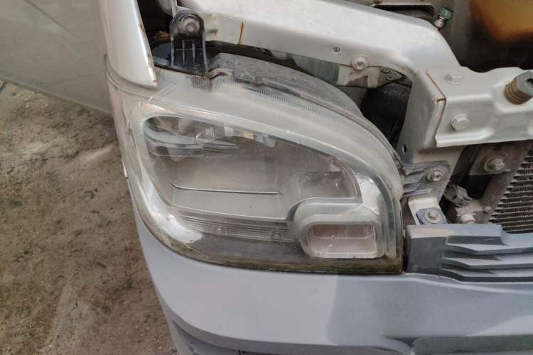 Used Wuling Zhiguang 2020 1.2L Practical Model China VI LSI Right Front Headlight