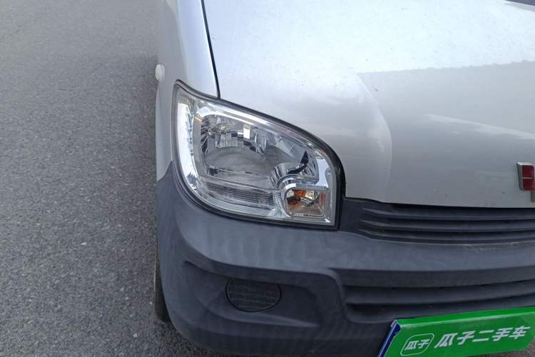 Used Wuling Zhiguang 2020 1.2L Practical Model China VI LSI Right Front Headlight