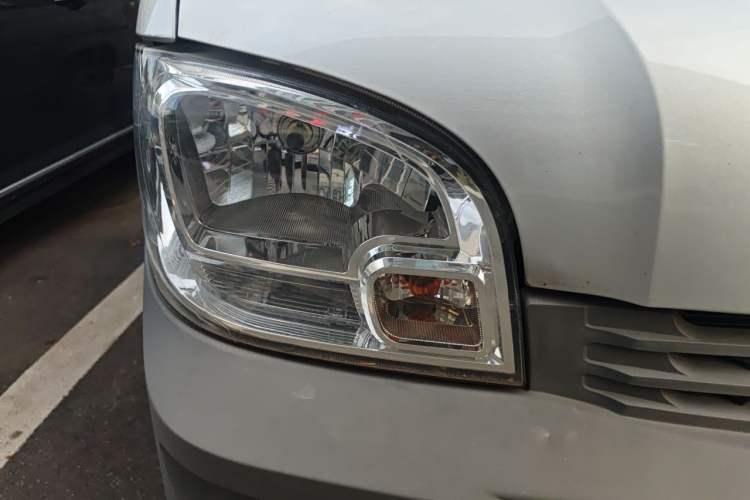 Used Wuling Zhiguang 2020 1.2L Practical Model China VI LSI Right Front Headlight
