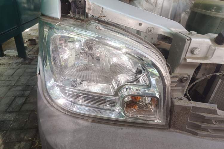 Used Wuling Zhiguang 2020 1.2L Van Utility Model China VI Emission Standard 2 Seats LSI Right Front Headlight