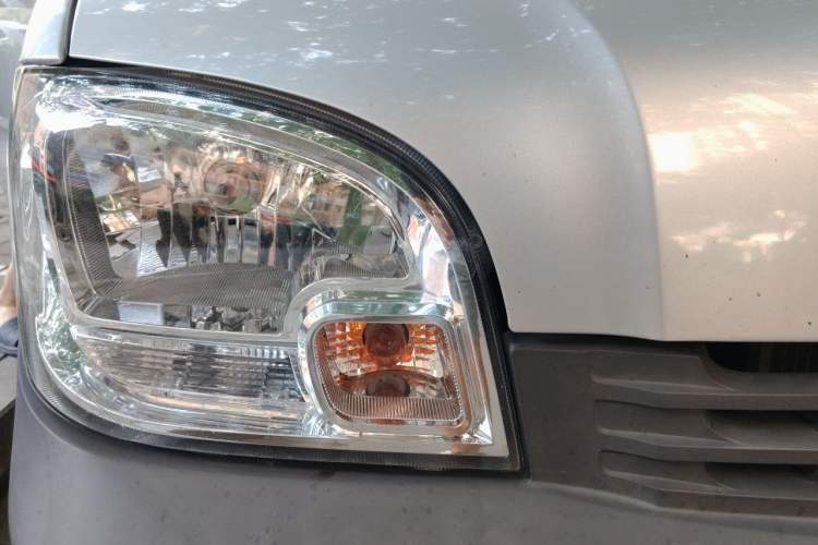Used Wuling Zhiguang 2020 1.2L Practical Model China VI LSI Right Front Headlight