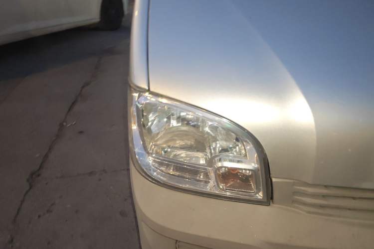 Used Wuling Zhiguang 2020 1.2L Practical Model China VI LSI Right Front Headlight