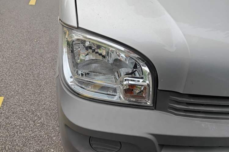 Used Wuling Zhiguang 2020 1.2L Practical Model China VI LSI Right Front Headlight