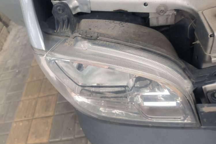Used Wuling Zhiguang 2020 1.2L Practical Model China VI LSI Right Front Headlight