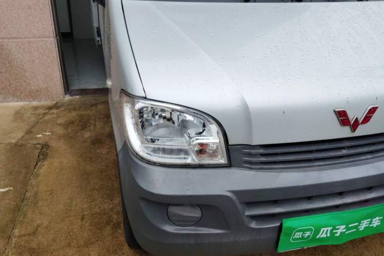 Used Wuling Zhiguang 2020 1.2L Practical Model China VI LSI Right Front Headlight