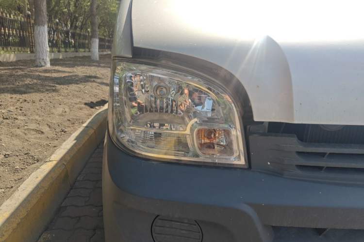 Used Wuling Zhiguang 2020 1.2L Practical Model China VI LSI Right Front Headlight