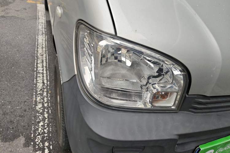 Used Wuling Zhiguang 2020 1.2L Practical Model China VI LSI Right Front Headlight