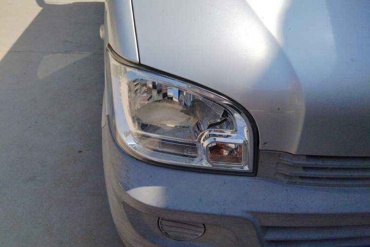 Used Wuling Zhiguang 2020 1.2L Practical Model China VI LSI Right Front Headlight