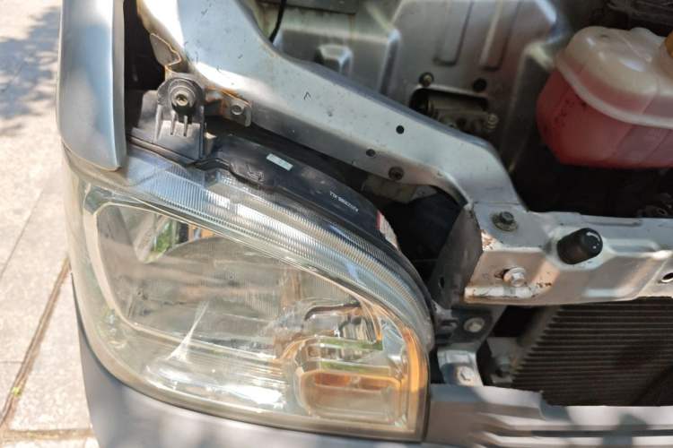 Used Wuling Zhiguang 2020 1.2L Practical Model China VI LSI Right Front Headlight