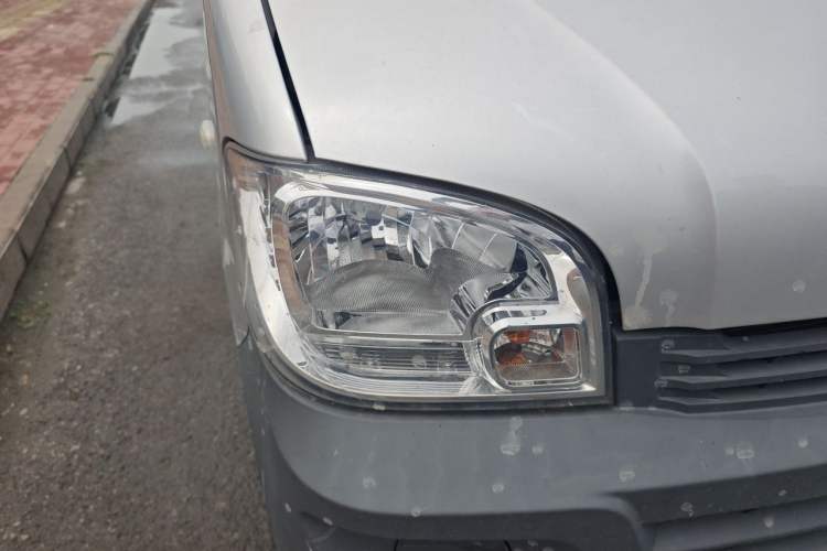 Used Wuling Zhiguang 2020 1.2L Van Utility Model China VI Emission Standard 2 Seats LSI Right Front Headlight