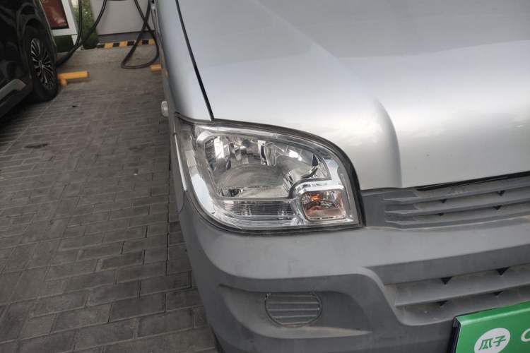 Used Wuling Zhiguang 2020 1.2L Van Utility Model China VI Emission Standard 2 Seats LSI Right Front Headlight