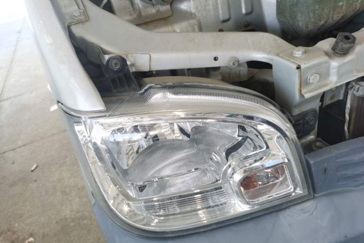 Used Wuling Zhiguang 2020 1.2L Practical Model China VI LSI Right Front Headlight