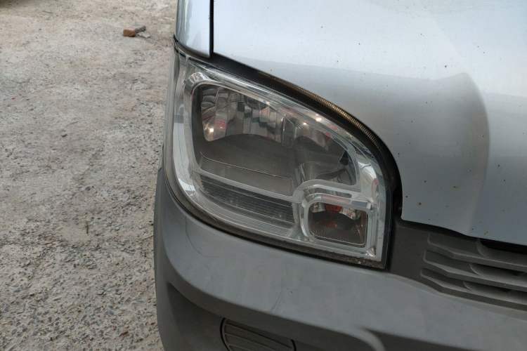 Used Wuling Zhiguang 2020 1.2L Practical Model China VI LSI Right Front Headlight