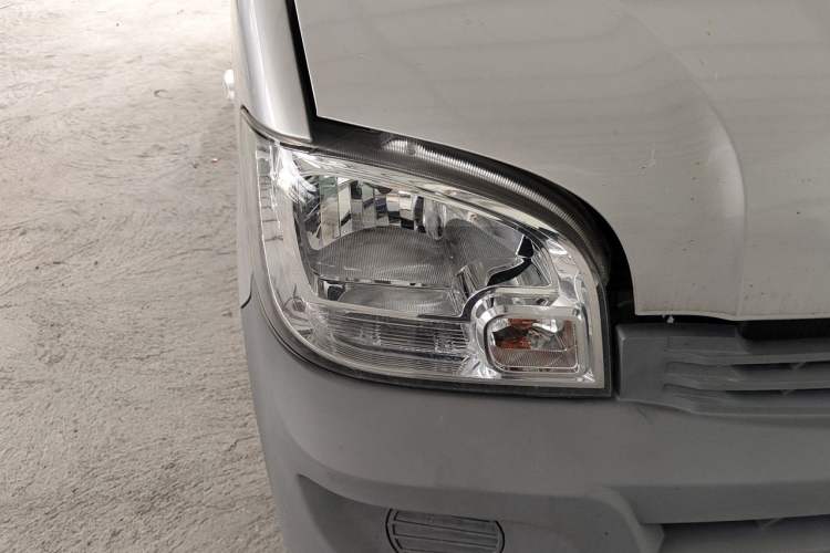 Used Wuling Zhiguang 2020 1.2L Practical Model China VI LSI Right Front Headlight