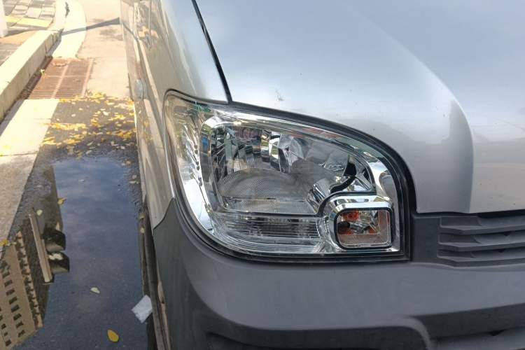 Used Wuling Zhiguang 2020 1.2L Practical Model China VI LSI Right Front Headlight