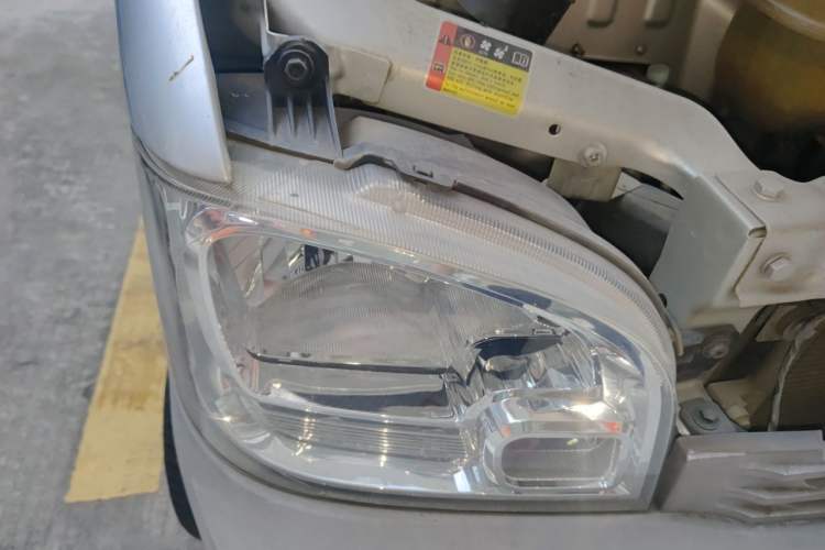 Used Wuling Zhiguang 2020 1.2L Practical Model China VI LSI Right Front Headlight