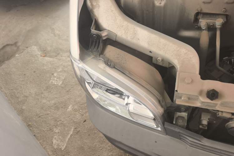 Used Wuling Zhiguang 2020 1.2L Practical Model China VI LSI Right Front Headlight
