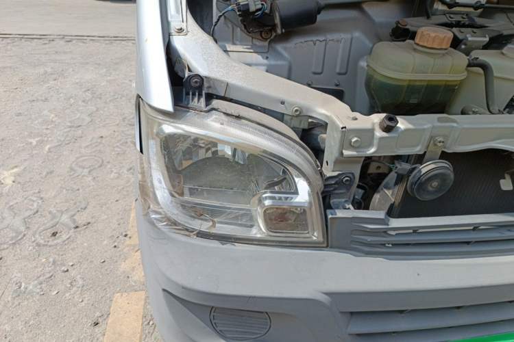 Used Wuling Zhiguang 2020 1.2L Van Utility Model China VI Emission Standard 2 Seats LSI Right Front Headlight