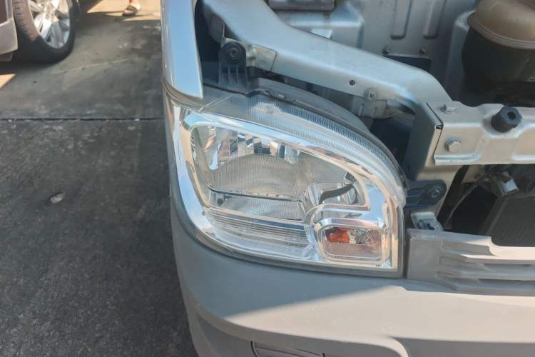 Used Wuling Zhiguang 2020 1.2L Practical Model China VI LSI Right Front Headlight