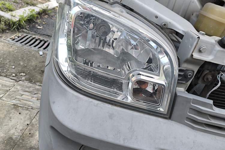 Used Wuling Zhiguang 2020 1.2L Practical Model China VI LSI Right Front Headlight