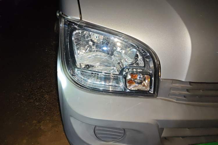 Used Wuling Zhiguang 2020 1.2L Practical Model China VI LSI Right Front Headlight