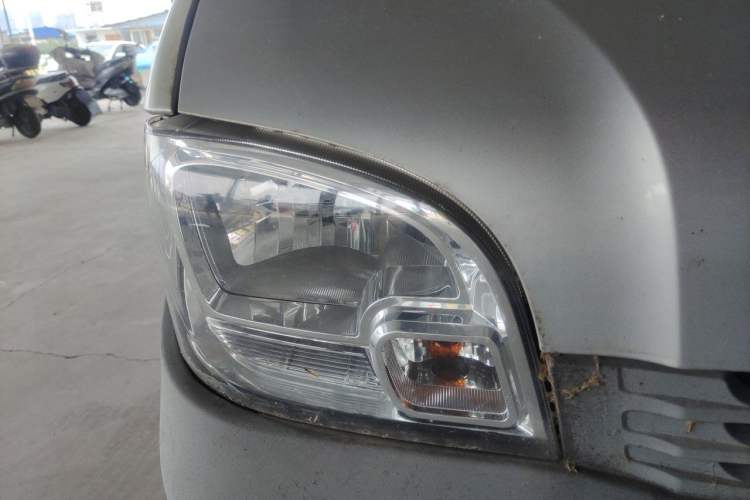 Used Wuling Zhiguang 2020 1.2L Van Utility Model China VI Emission Standard 2 Seats LSI Right Front Headlight