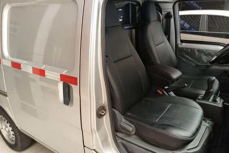 Used Wuling Zhiguang 2020 1.2L Van Utility Model China VI Emission Standard 2 Seats LSI Right Front Seat