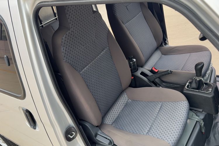 Used Wuling Zhiguang 2020 1.2L Van Utility Model China VI Emission Standard 5-Seater LSI Right Front Seat