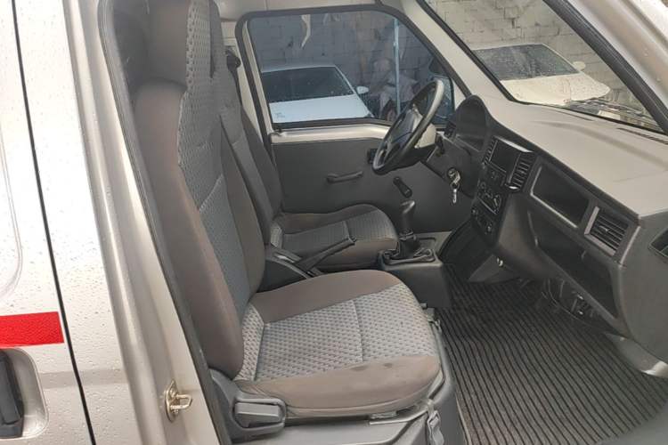 Used Wuling Zhiguang 2020 1.2L Van Utility Model China VI Emission Standard 2 Seats LSI Right Front Seat