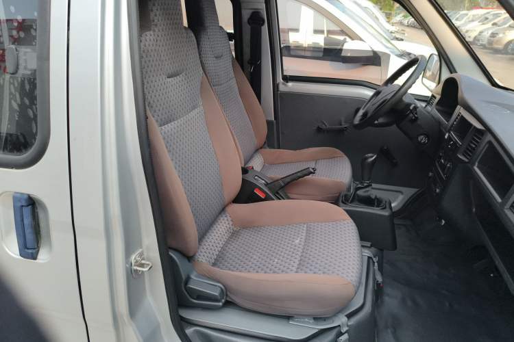 Used Wuling Zhiguang 2020 1.2L Van Utility Model China VI Emission Standard 5-Seater LSI Right Front Seat