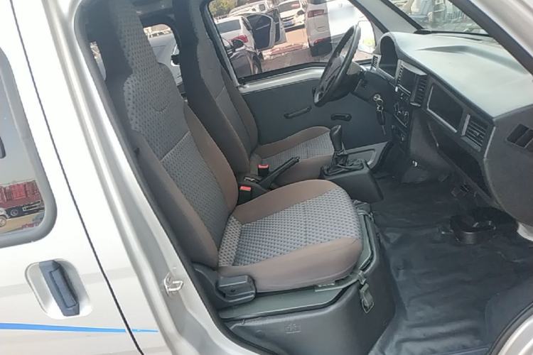 Used Wuling Zhiguang 2020 1.2L Practical Model China VI LSI Right Front Seat