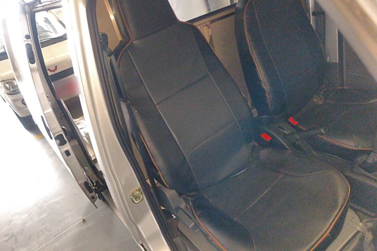 Used Wuling Zhiguang 2020 1.2L Van Utility Model China VI Emission Standard 2 Seats LSI Right Front Seat
