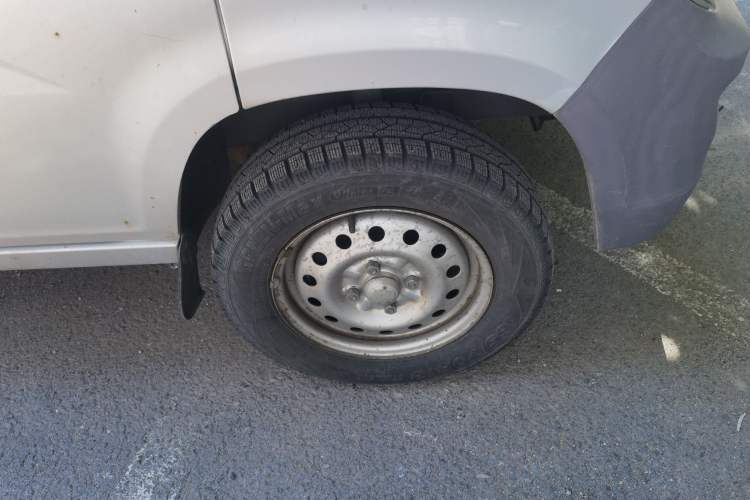 Used Wuling Zhiguang 2020 1.2L Practical Model China VI LSI Right Front Wheel Hub