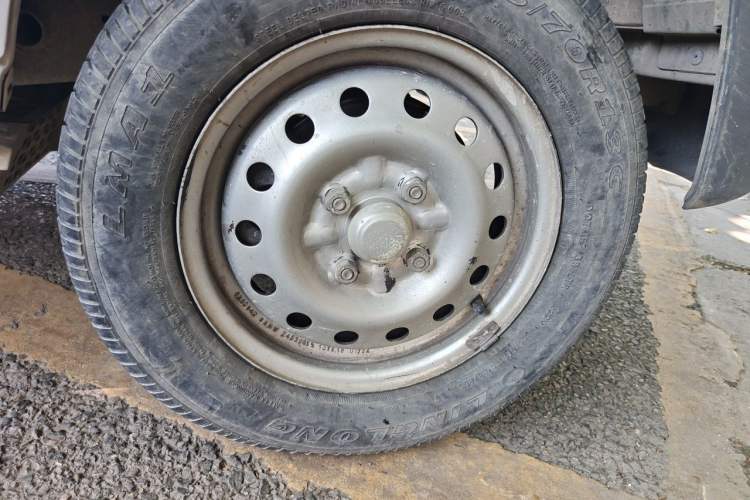 Used Wuling Zhiguang 2020 1.2L Practical Model China VI LSI Right Front Wheel Hub