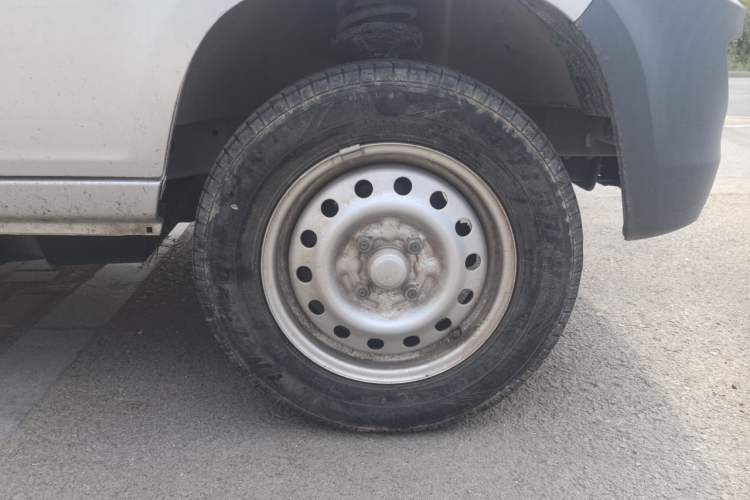 Used Wuling Zhiguang 2020 1.2L Practical Model China VI LSI Right Front Wheel Hub