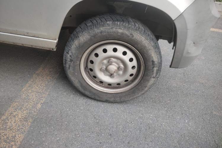 Used Wuling Zhiguang 2020 1.2L Practical Model China VI LSI Right Front Wheel Hub