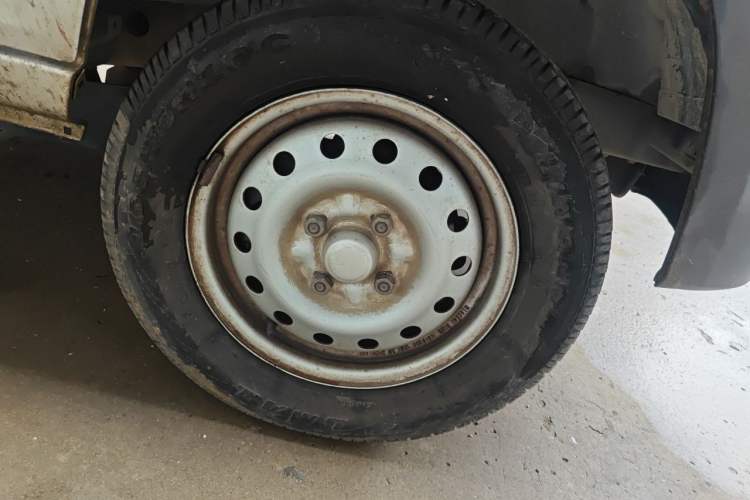 Used Wuling Zhiguang 2020 1.2L Practical Model China VI LSI Right Front Wheel Hub