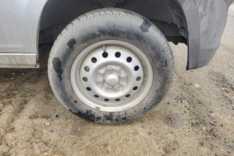 Used Wuling Zhiguang 2020 1.2L Practical Model China VI LSI Right Front Wheel Hub