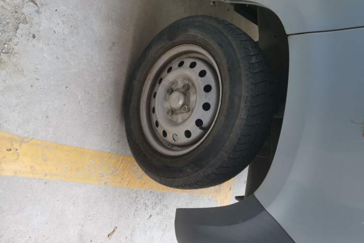Used Wuling Zhiguang 2020 1.2L Practical Model China VI LSI Right Front Wheel Hub