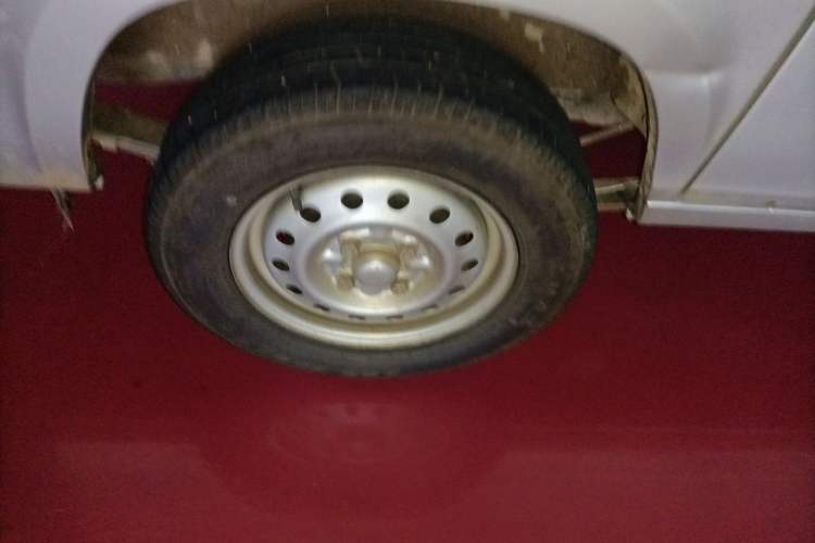 Used Wuling Zhiguang 2020 1.2L Practical Model China VI LSI Right Front Wheel Hub