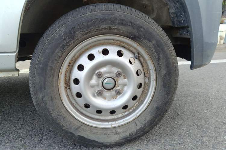 Used Wuling Zhiguang 2020 1.2L Practical Model China VI LSI Right Front Wheel Hub