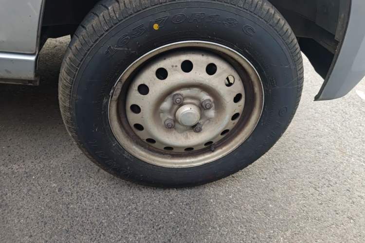 Used Wuling Zhiguang 2020 1.2L Practical Model China VI LSI Right Front Wheel Hub