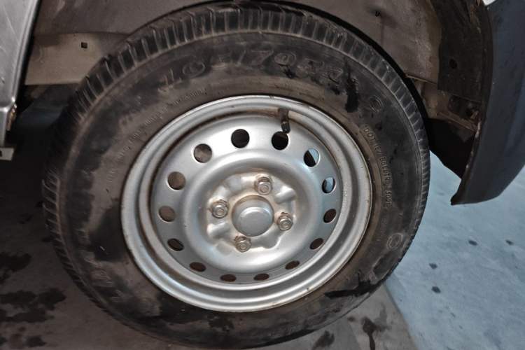 Used Wuling Zhiguang 2020 1.2L Practical Model China VI LSI Right Front Wheel Hub