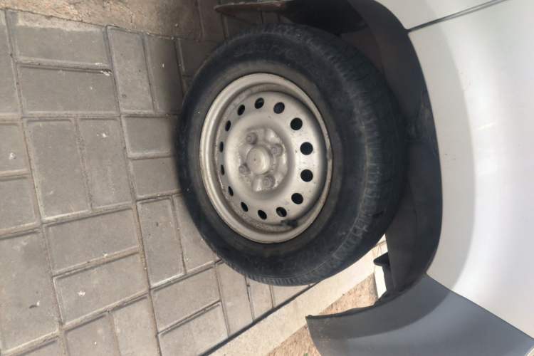 Used Wuling Zhiguang 2020 1.2L Practical Model China VI LSI Right Front Wheel Hub