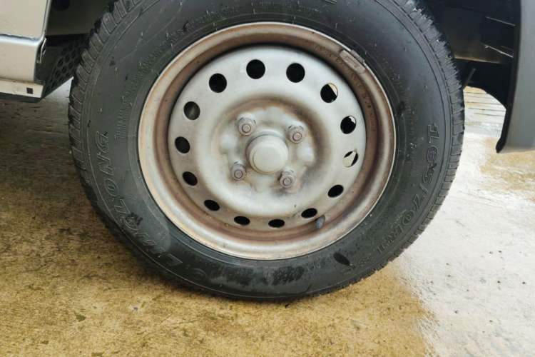 Used Wuling Zhiguang 2020 1.2L Practical Model China VI LSI Right Front Wheel Hub