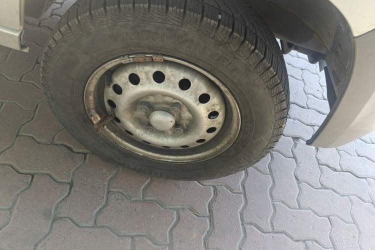 Used Wuling Zhiguang 2020 1.2L Practical Model China VI LSI Right Front Wheel Hub