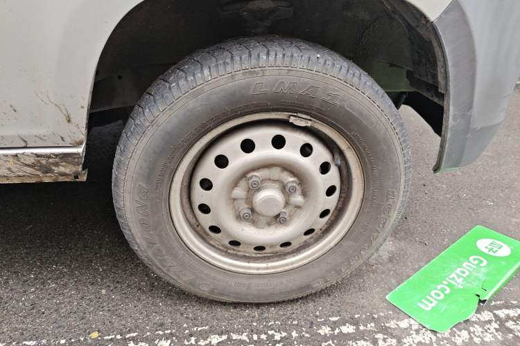 Used Wuling Zhiguang 2020 1.2L Practical Model China VI LSI Right Front Wheel Hub